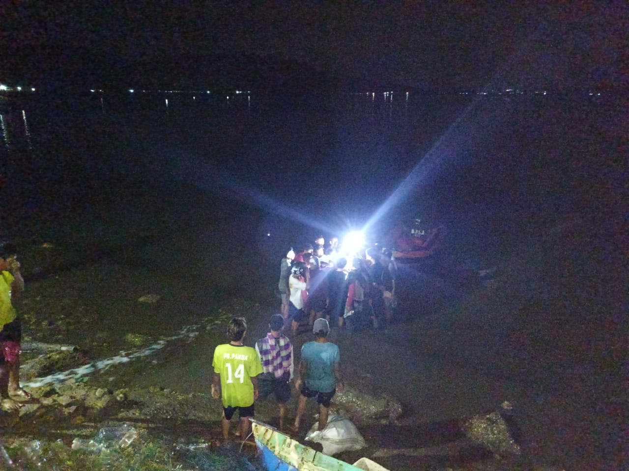 Tim SAR Evakuasi Nelayan Hilang di Pantai Kalaki