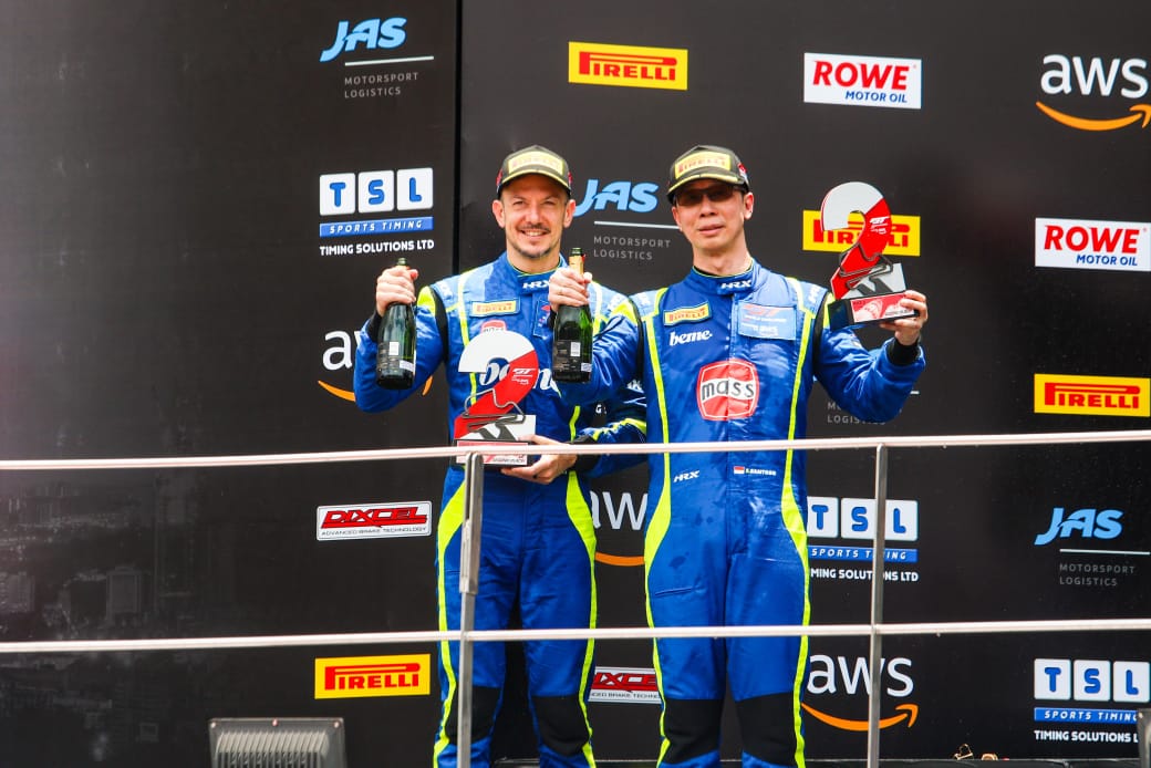 Double Podium Pembalap Indonesia Warnai Seri Pembuka GT World Challenge Asia 2025