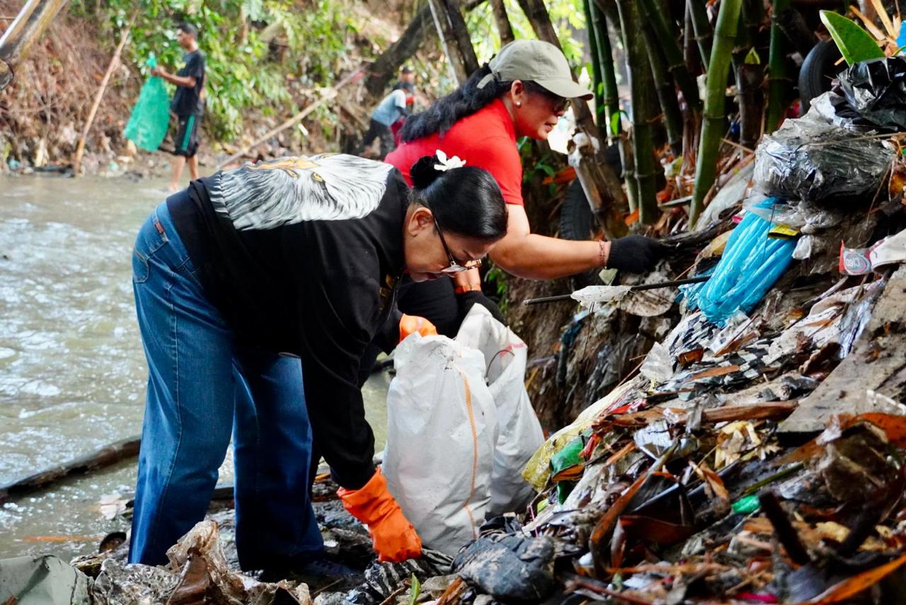 Putri Koster Turun Langsung: Ajak Warga Tabanan Hentikan Kebiasaan Buang Sampah ke Sungai