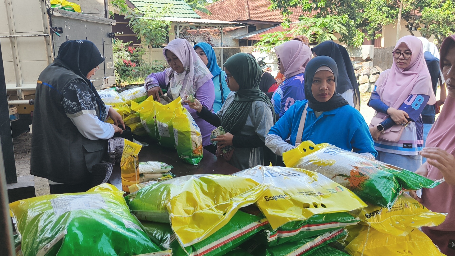 Harga Beras Naik, Bulog dan Disdag NTB Gelar Pangan Murah di Lombok Barat