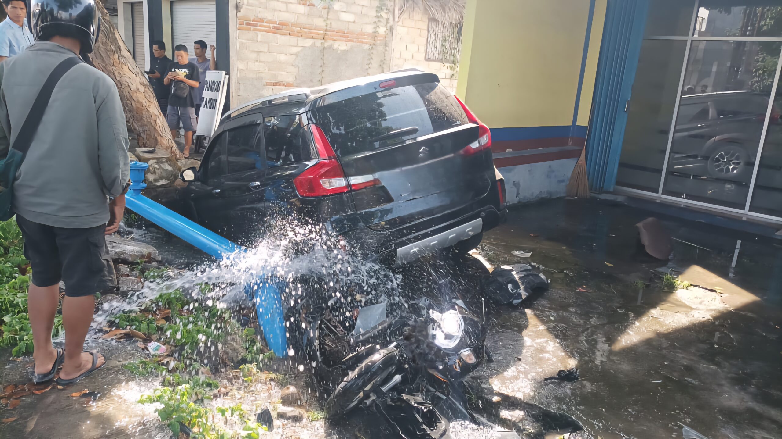 Dua kendaraan yang terlibat kecelakaan di wilayah Kecamatan Tanjung