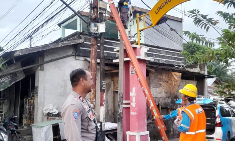 Kabel Tiang Listrik Terbakar di Petemon, Polisi dan PLN Sigap Amankan Lokasi