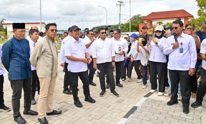 Kunker di Ekas, Mentri KPP Perkuat Fasilitas Nelayan dan Budidaya Lobster